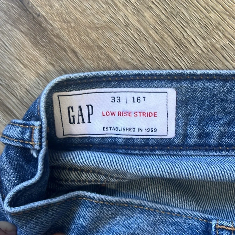 GAP low rise stride crop jeans raw hem Size 33